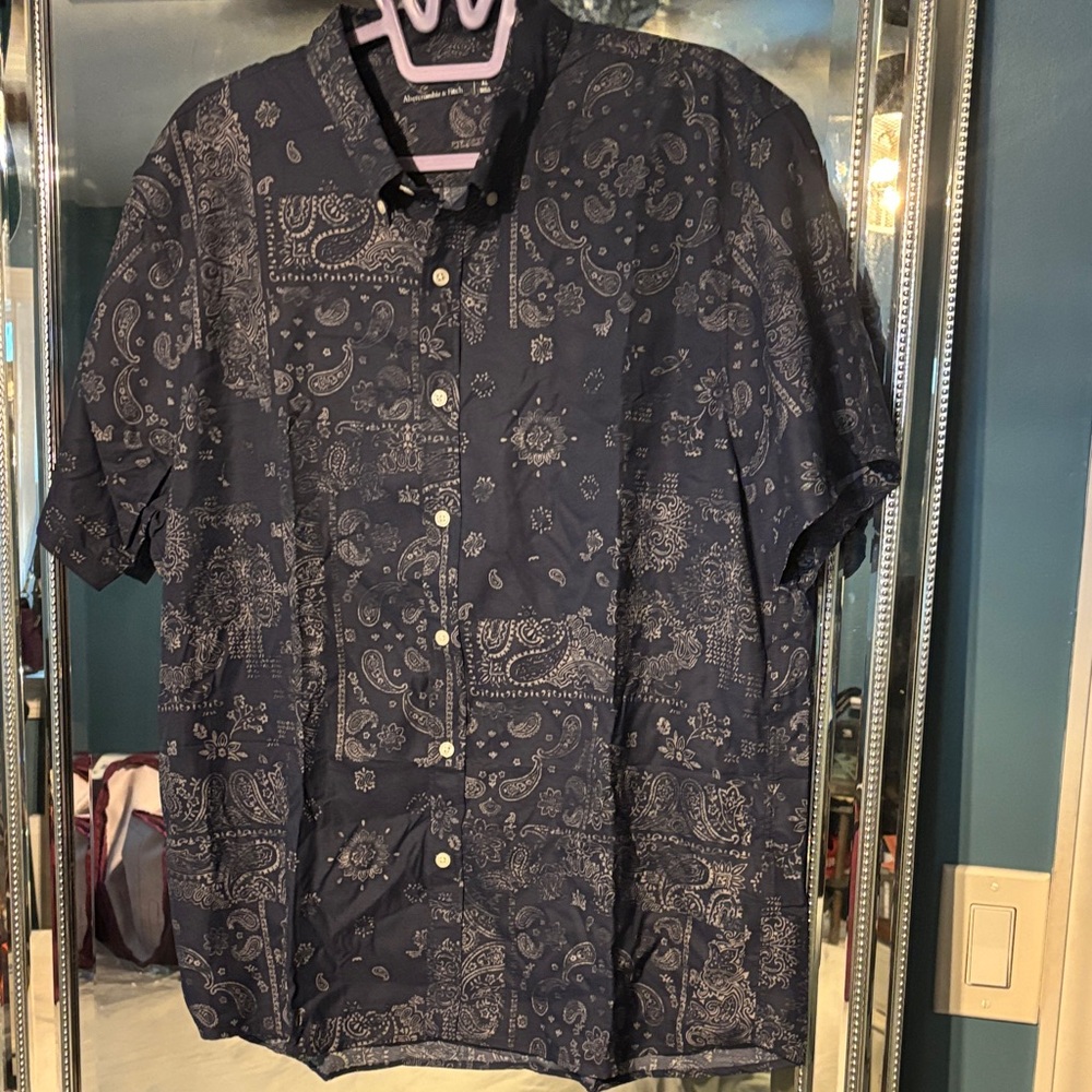 A&F XL Navy Paisley Short Sleeve Button Down Men’s Shirt